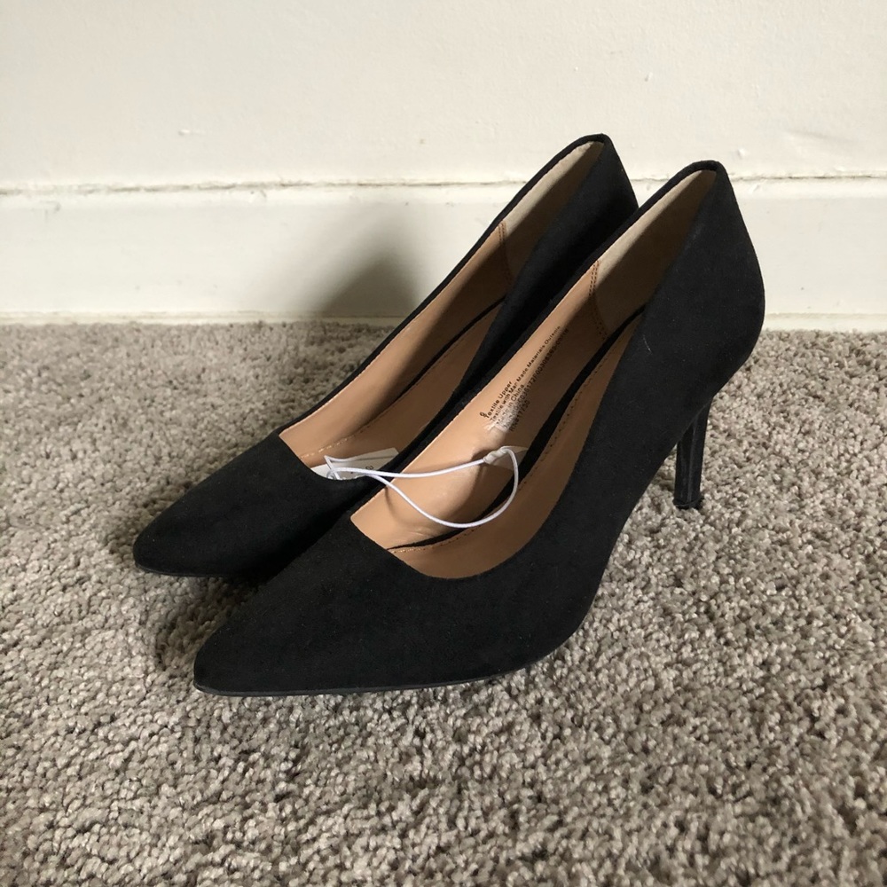 Black pointed heel